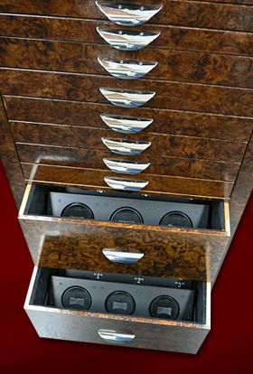 Safe with watch winder in an elegant look