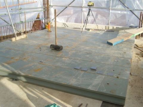 Floor panels of a vault