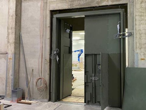 4 meters high double-leafed vault door